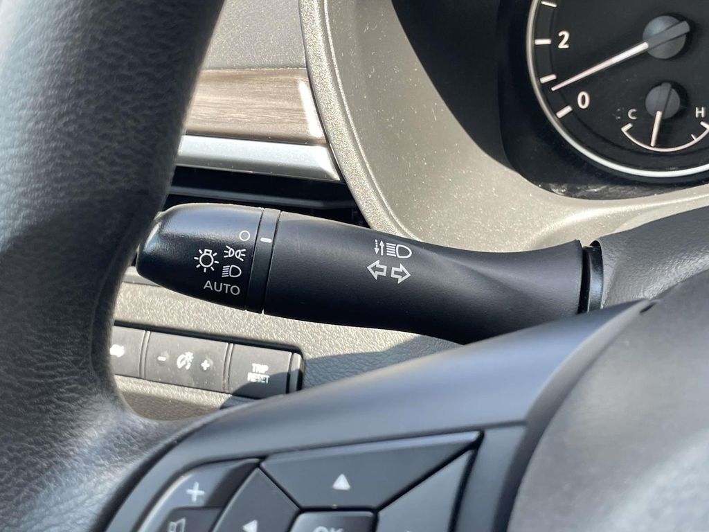 Vehicle photo 33