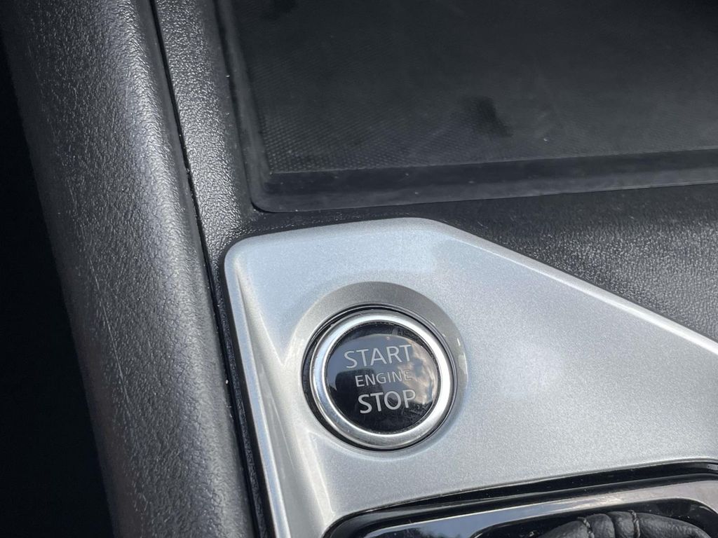 Vehicle photo 30