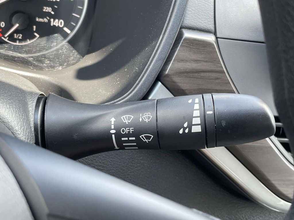 Vehicle photo 32