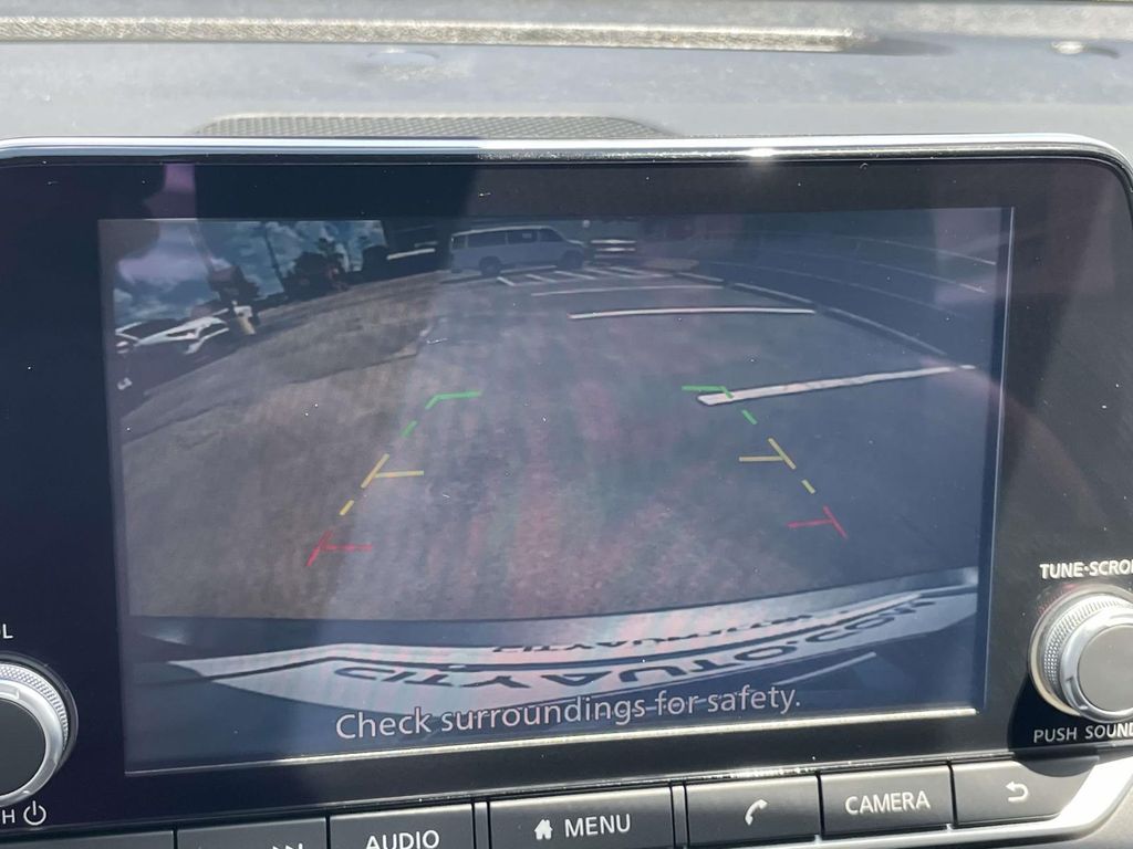 Vehicle photo 28