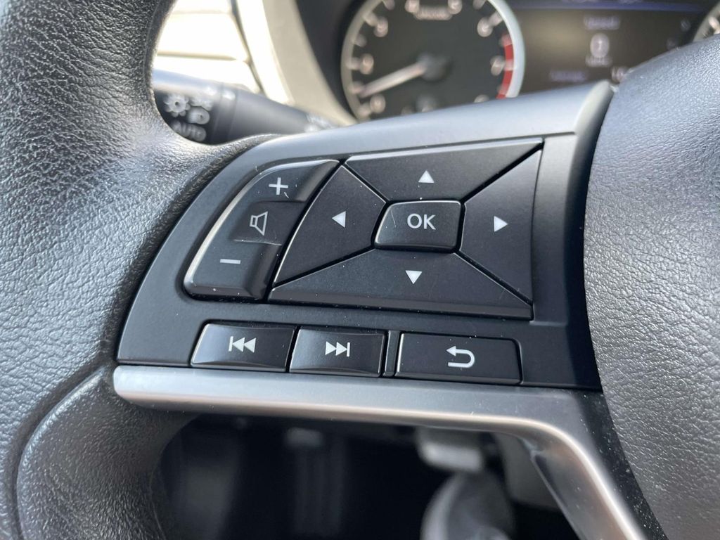 Vehicle photo 22