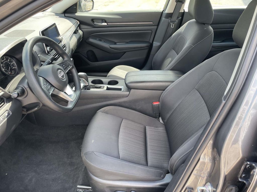 Vehicle photo 15
