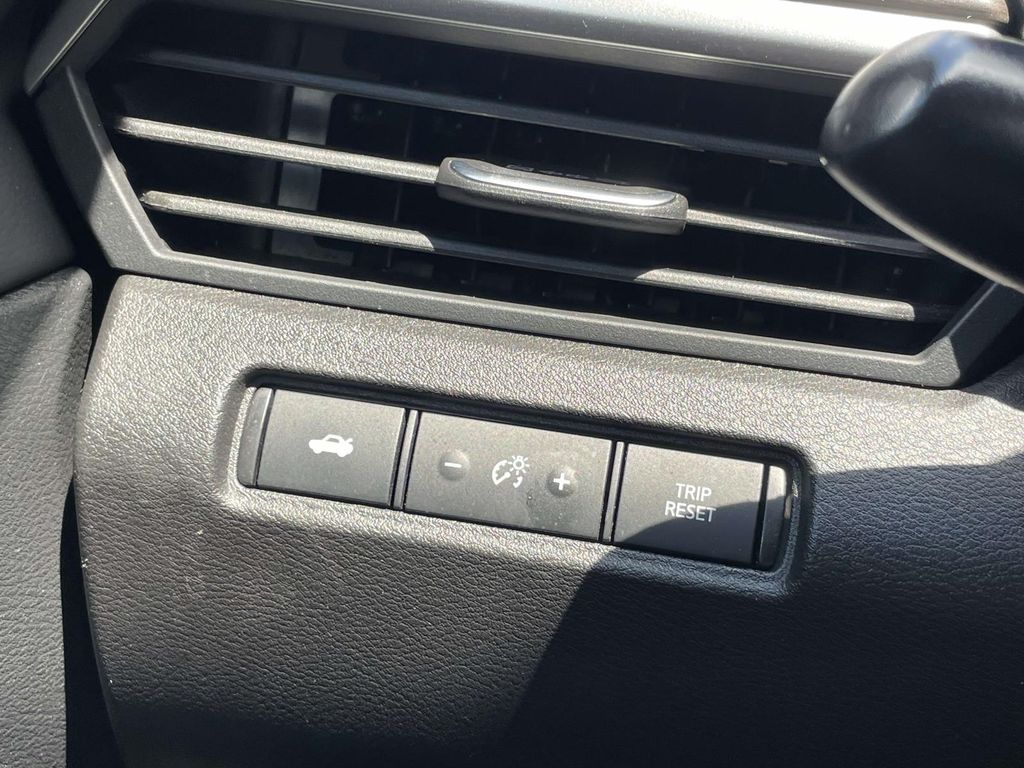 Vehicle photo 34