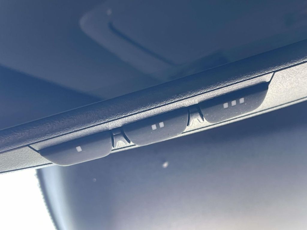 Vehicle photo 35