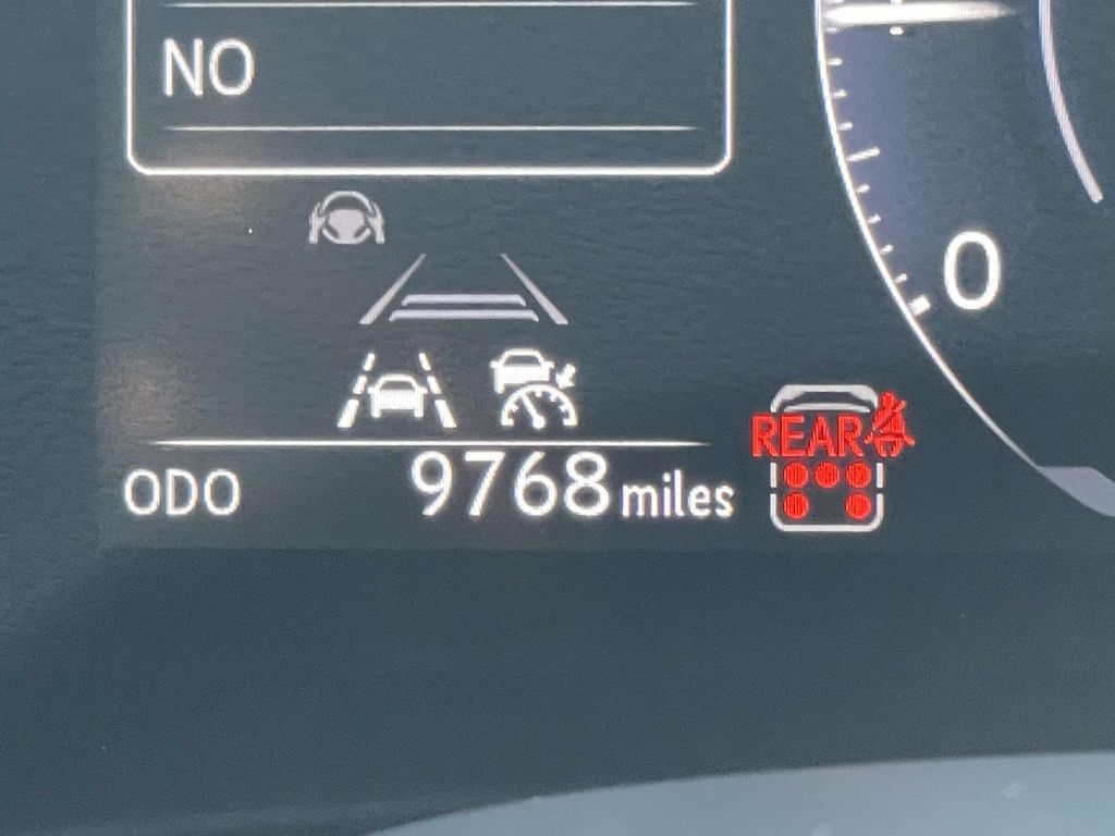 Vehicle photo 24