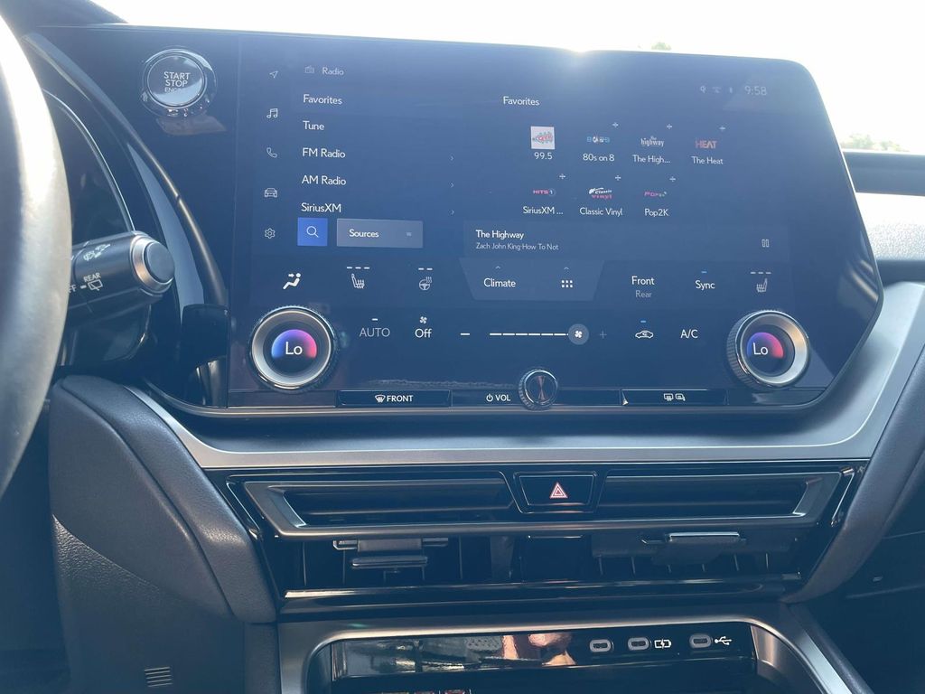 Vehicle photo 26