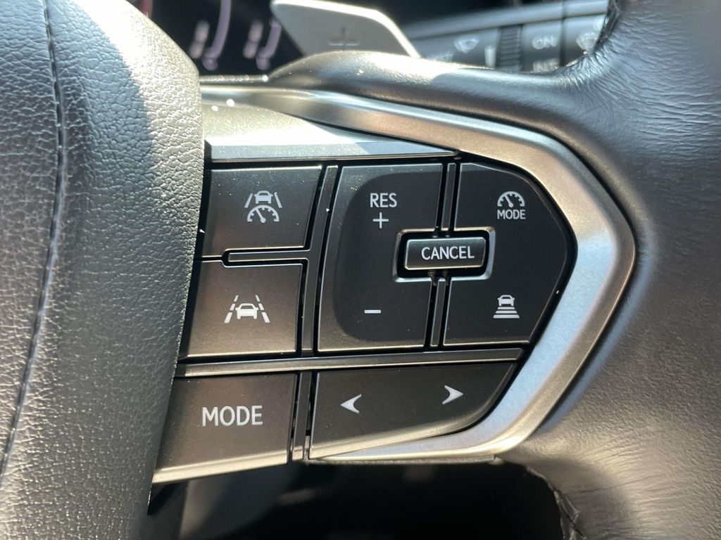 Vehicle photo 21