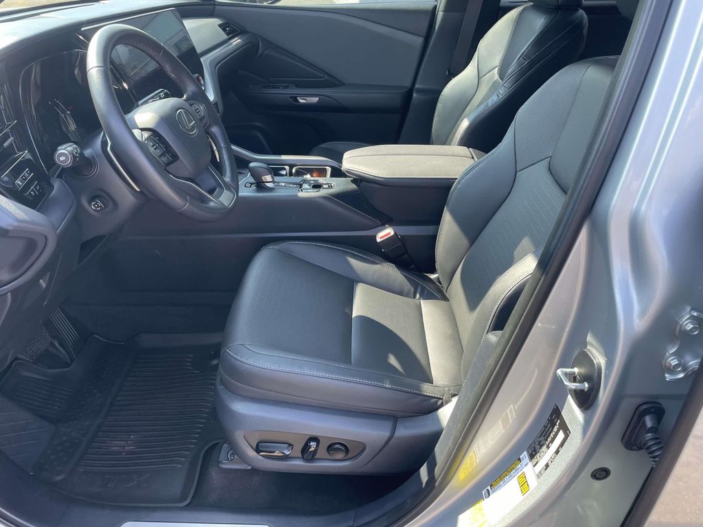 Vehicle photo 15