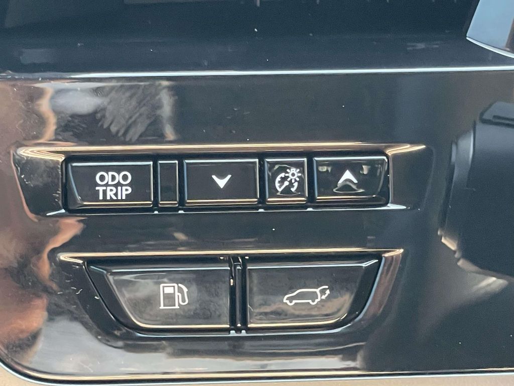Vehicle photo 34