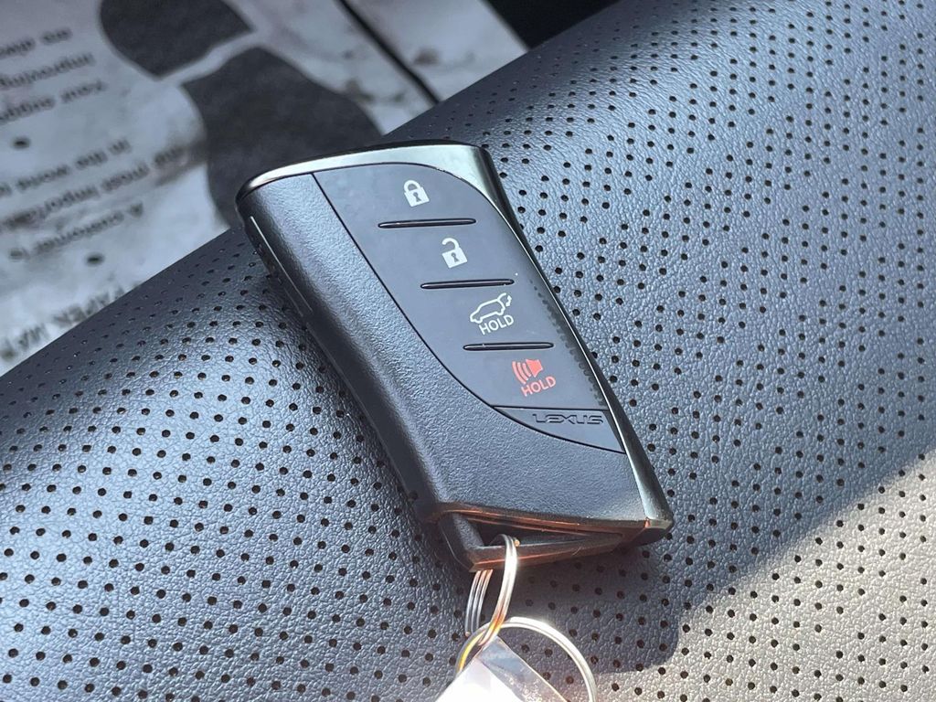 Vehicle photo 36