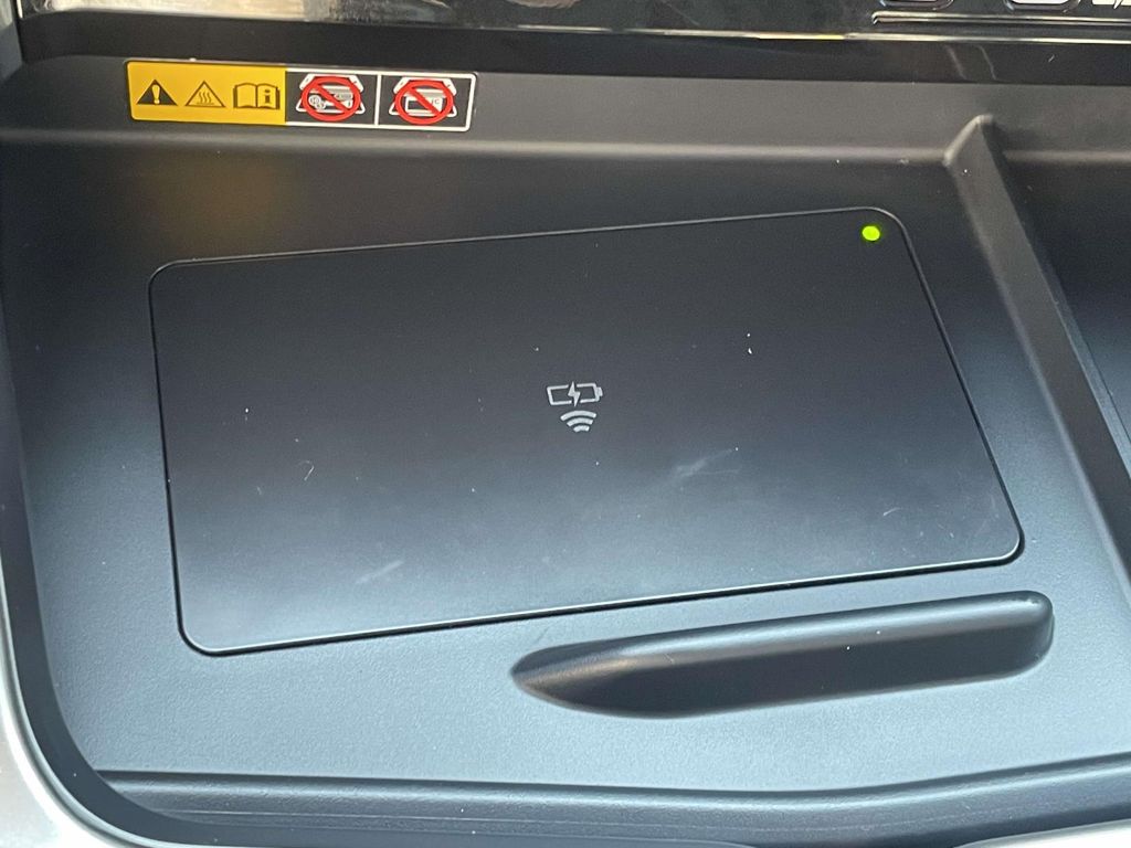 Vehicle photo 31