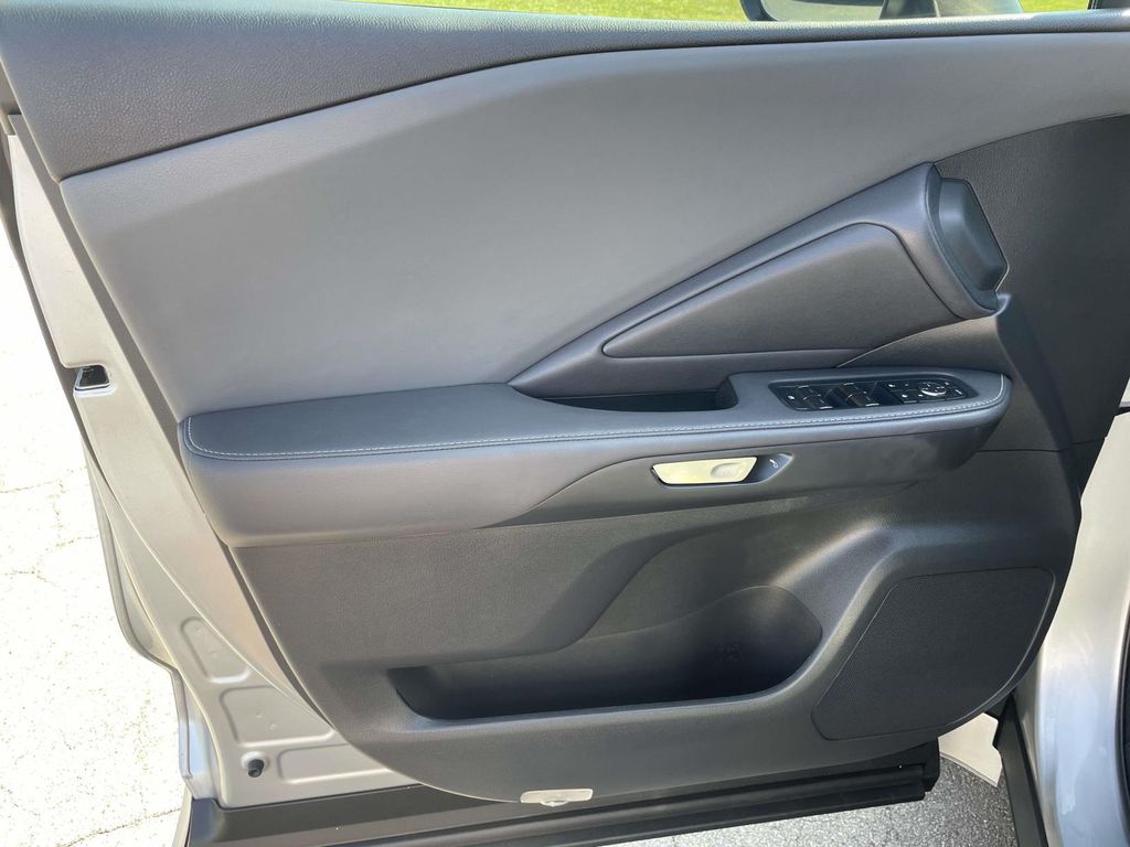 Vehicle photo 18
