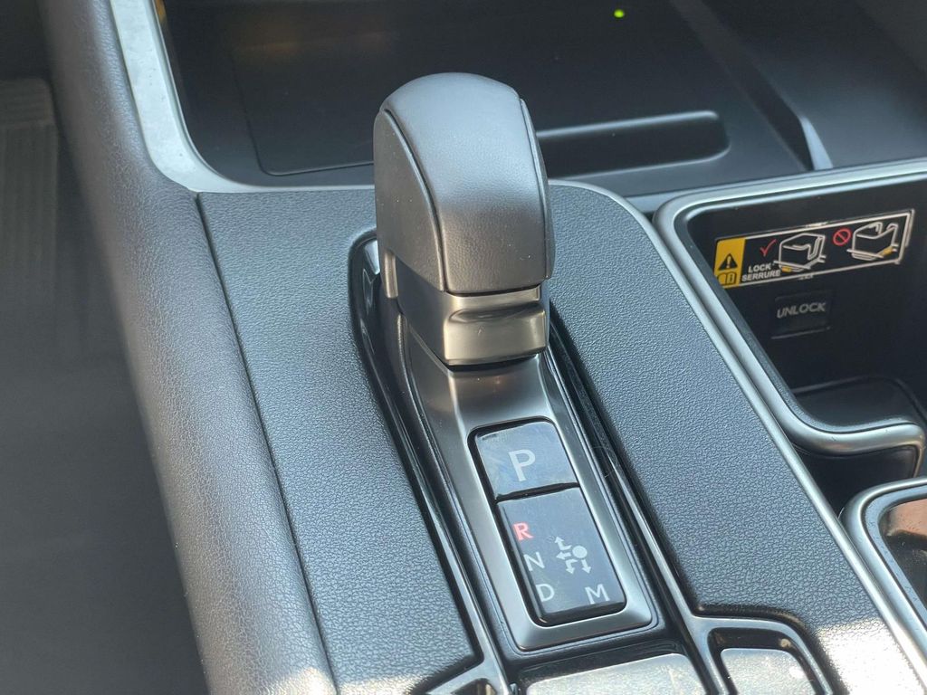 Vehicle photo 32
