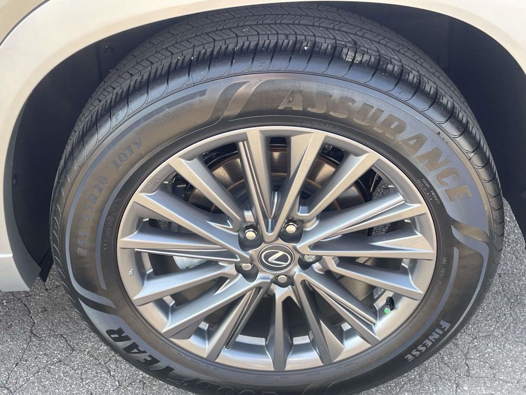 Vehicle photo 11