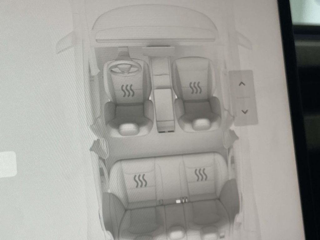 Vehicle photo 26