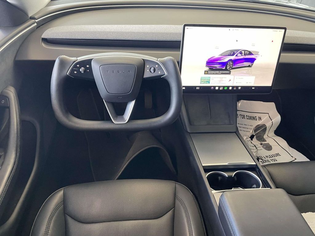 Vehicle photo 13