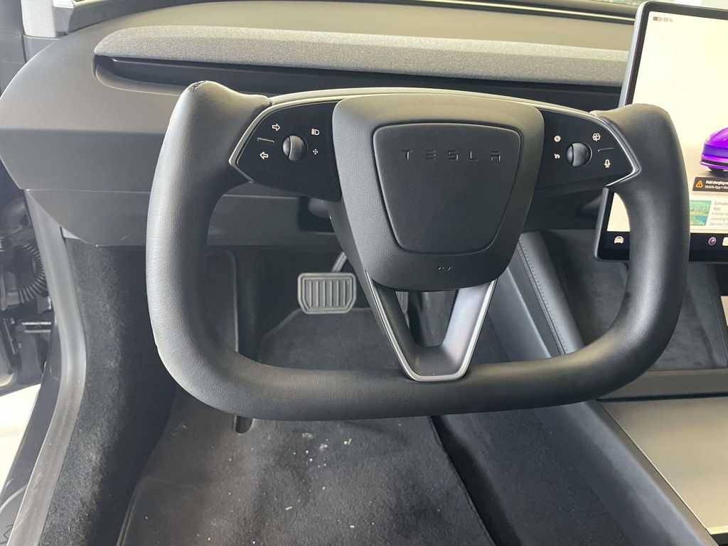 Vehicle photo 21