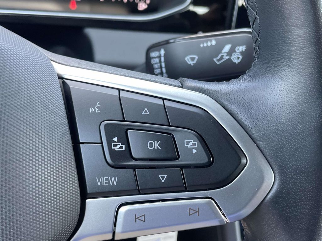 Vehicle photo 21