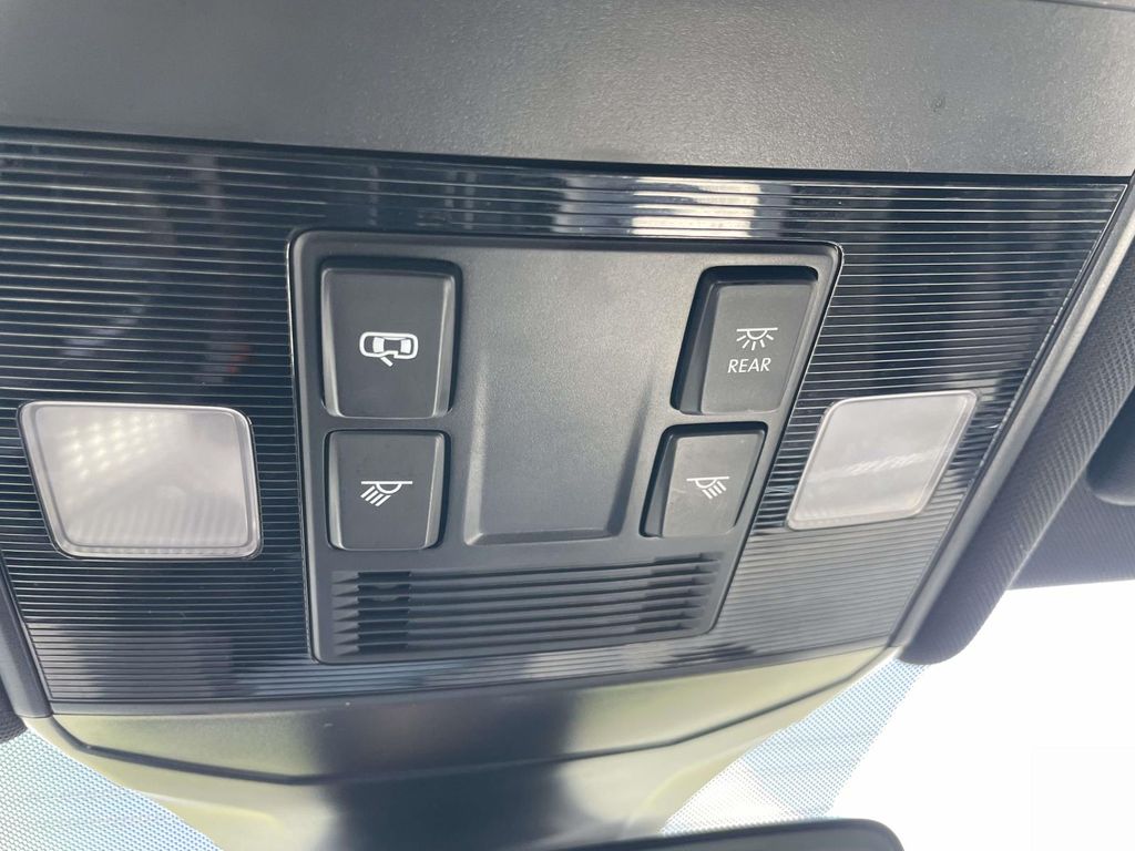 Vehicle photo 36