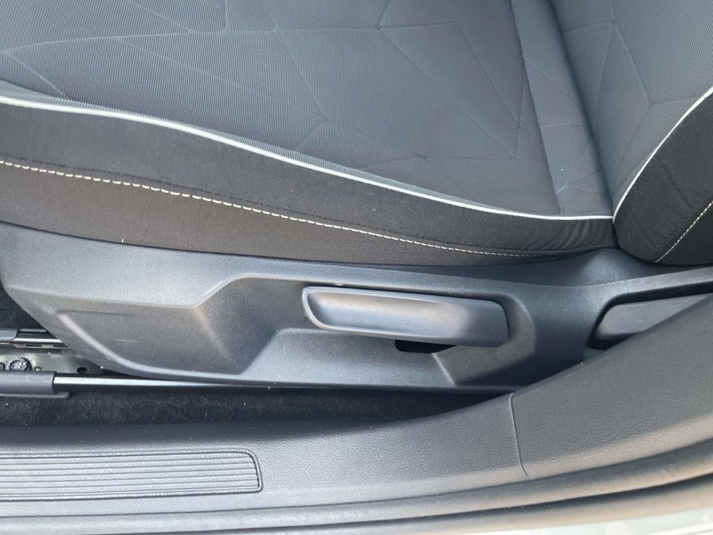 Vehicle photo 17