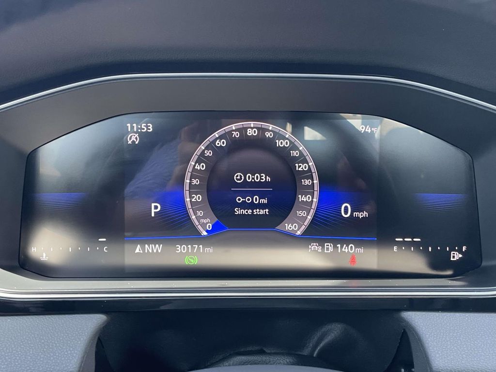 Vehicle photo 23