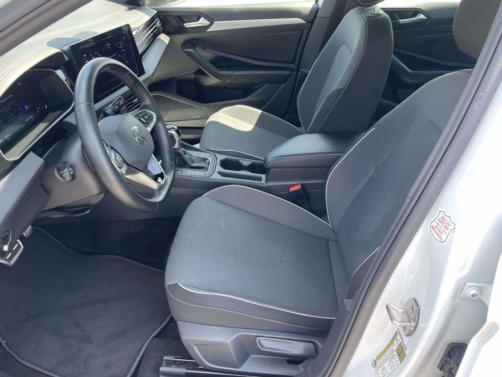 Vehicle photo 15