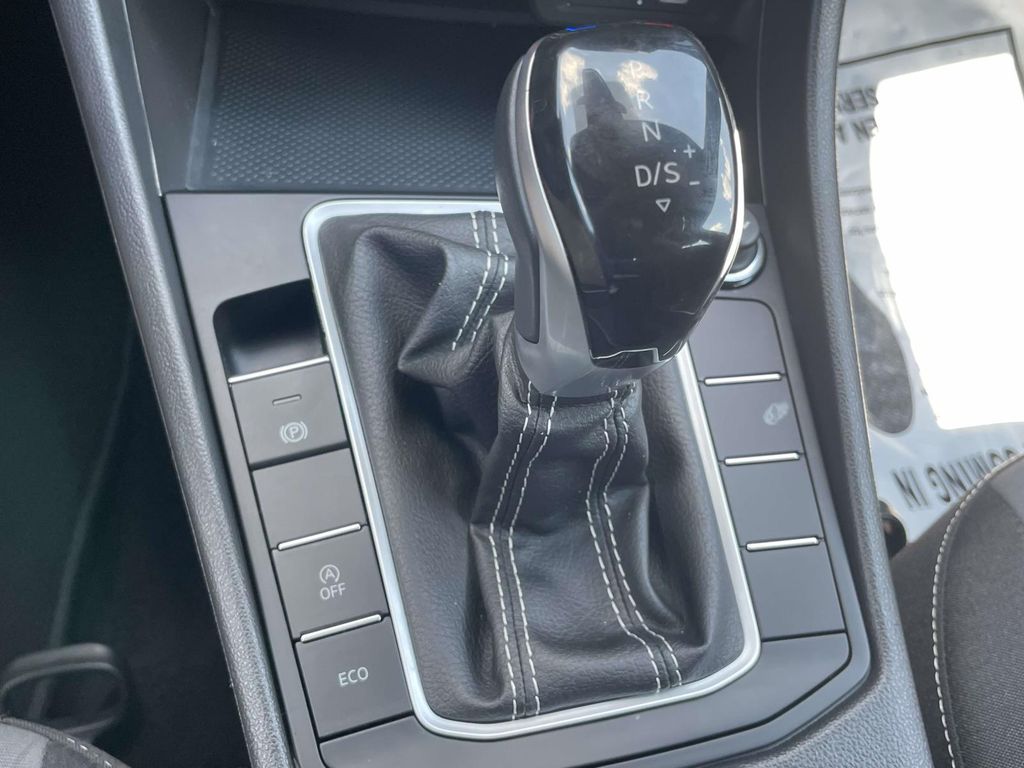 Vehicle photo 30