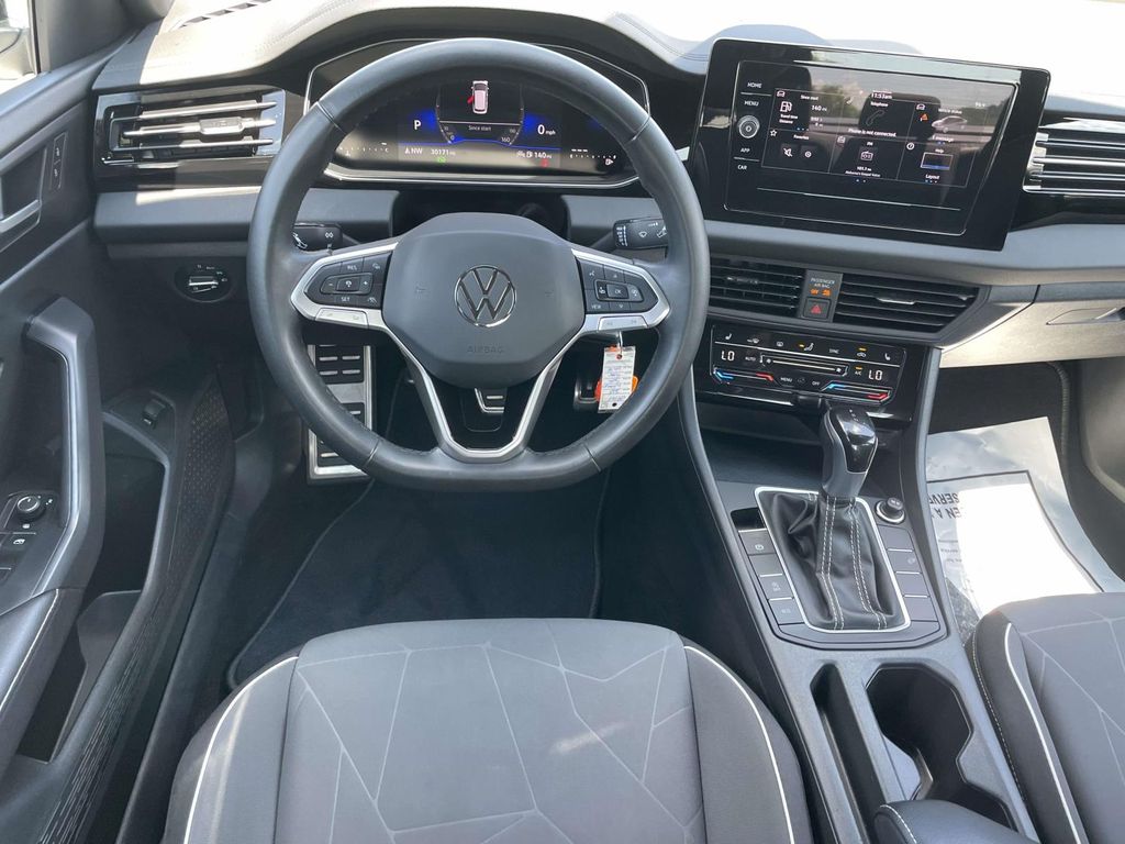 Vehicle photo 13