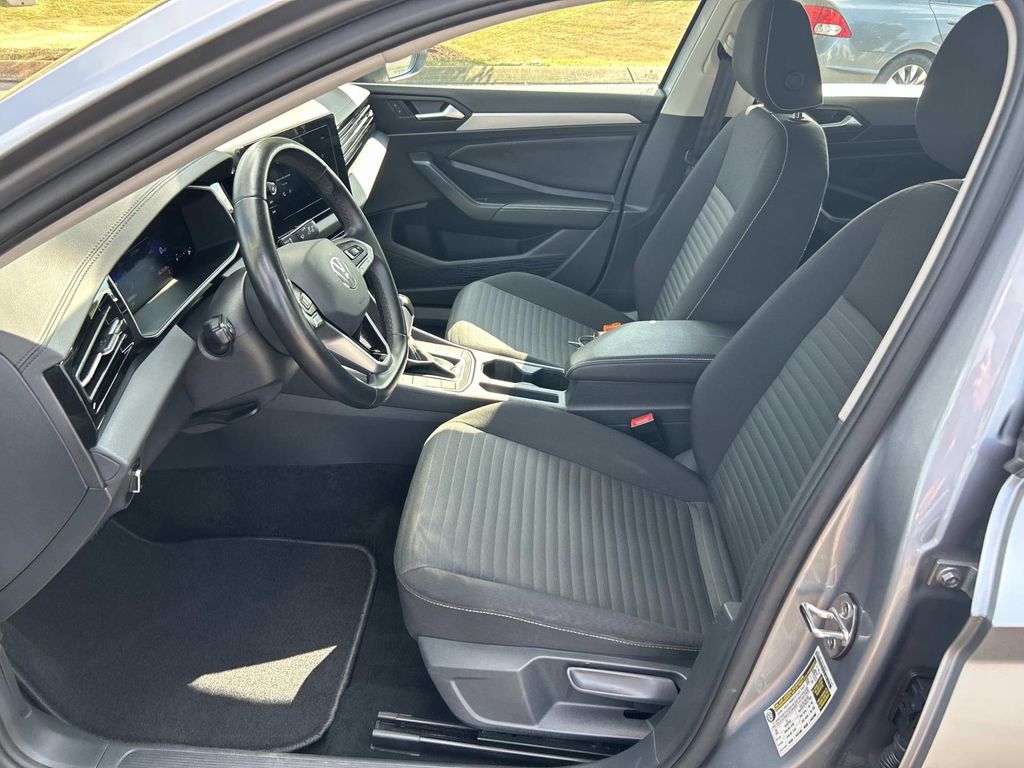 Used 2025 Volkswagen Jetta Sedan