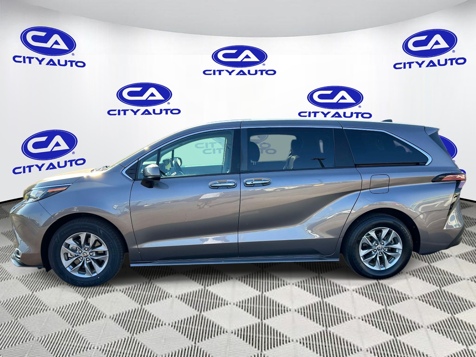 Used 2022 Toyota Sienna Van