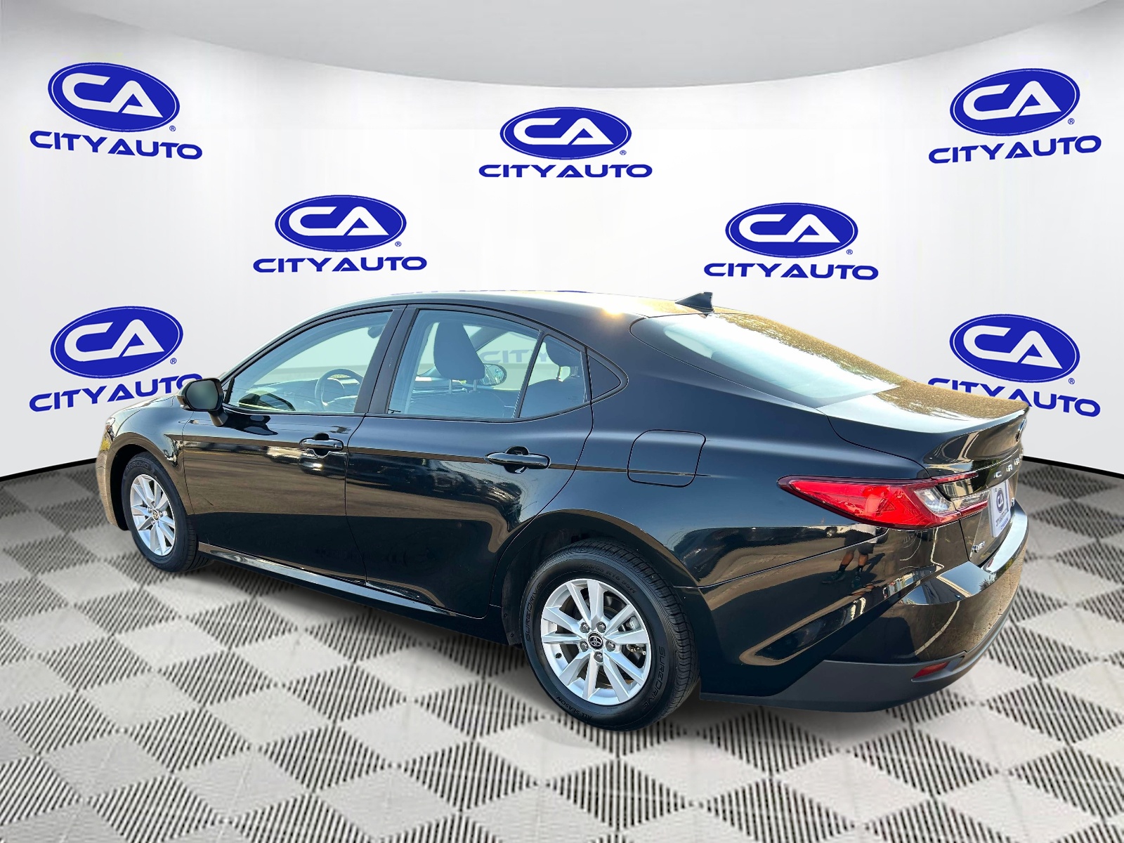Used 2025 Toyota Camry Hybrid Sedan