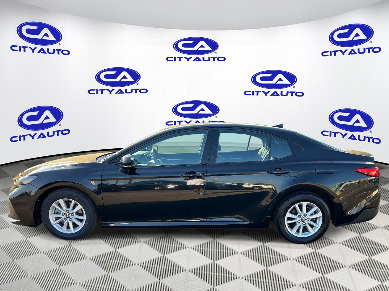 Used 2025 Toyota Camry Hybrid Sedan