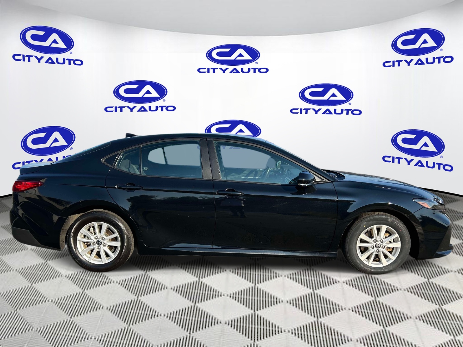Used 2025 Toyota Camry Hybrid Sedan