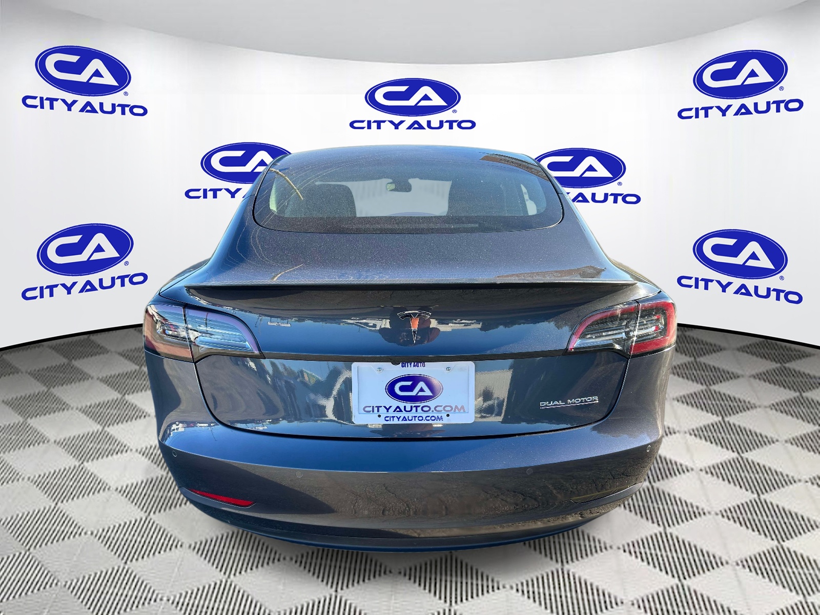 Vehicle photo 5