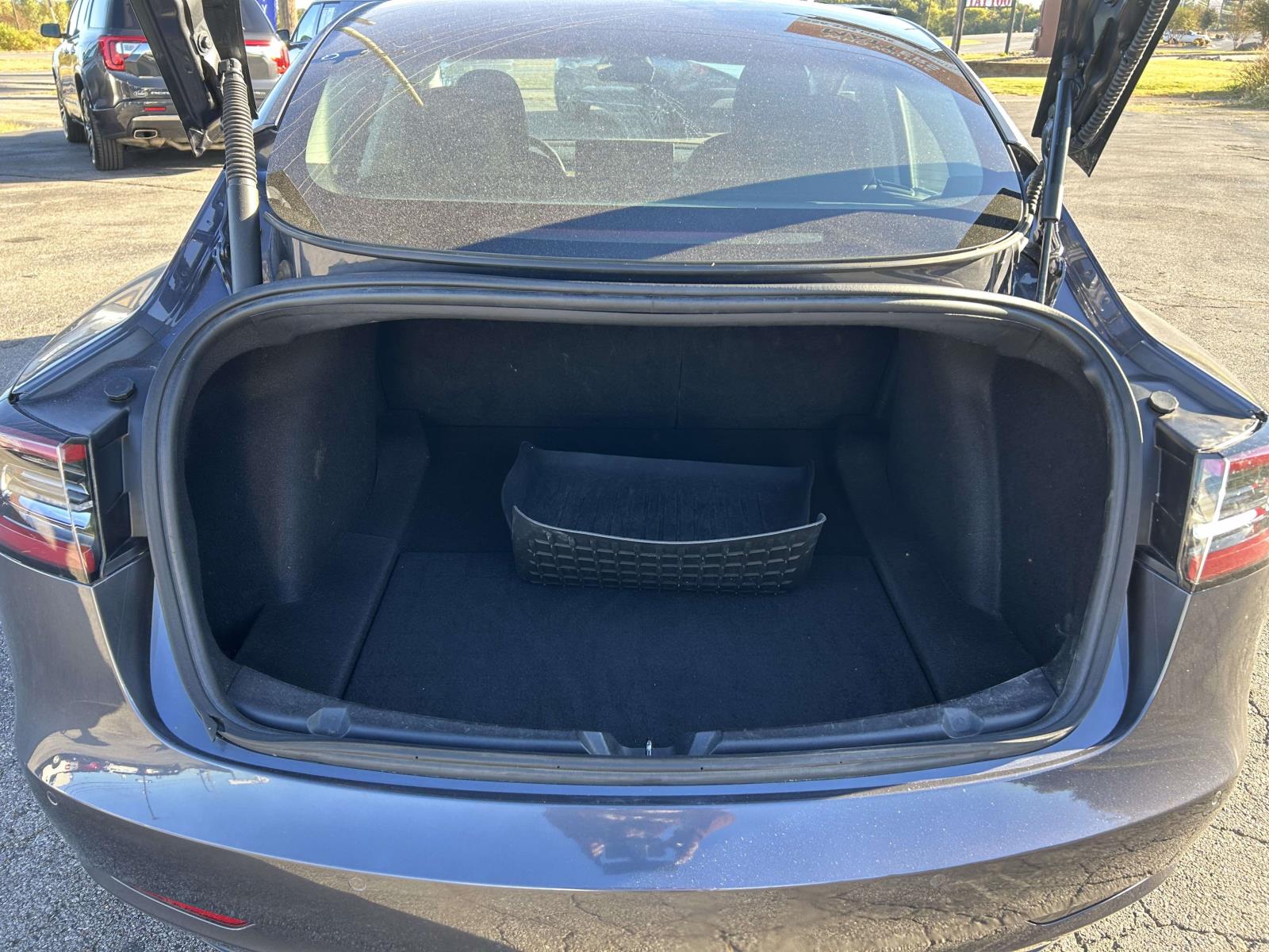 Vehicle photo 18