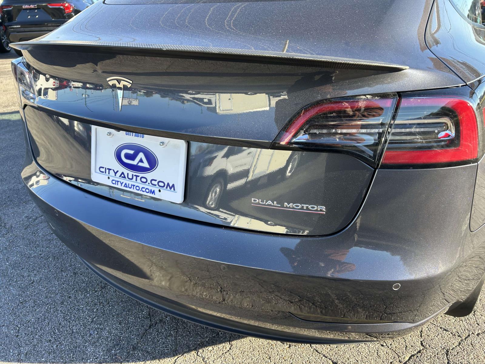 Vehicle photo 13