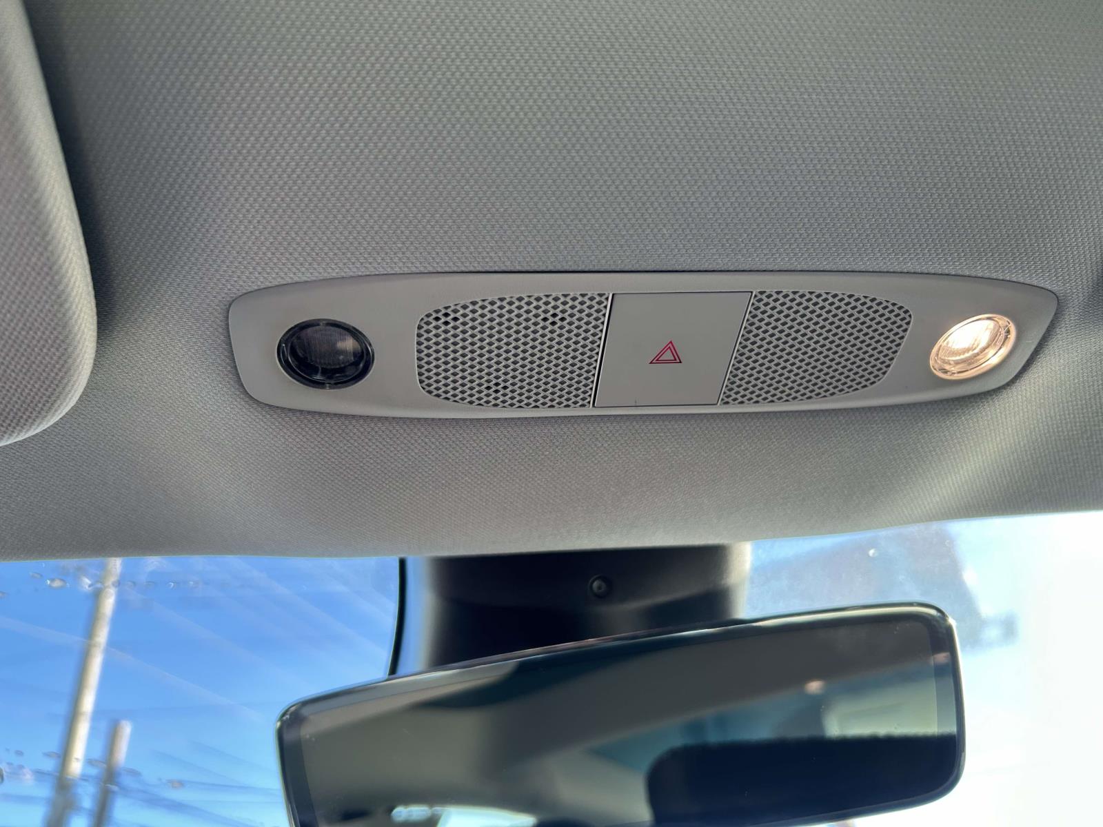 Vehicle photo 37