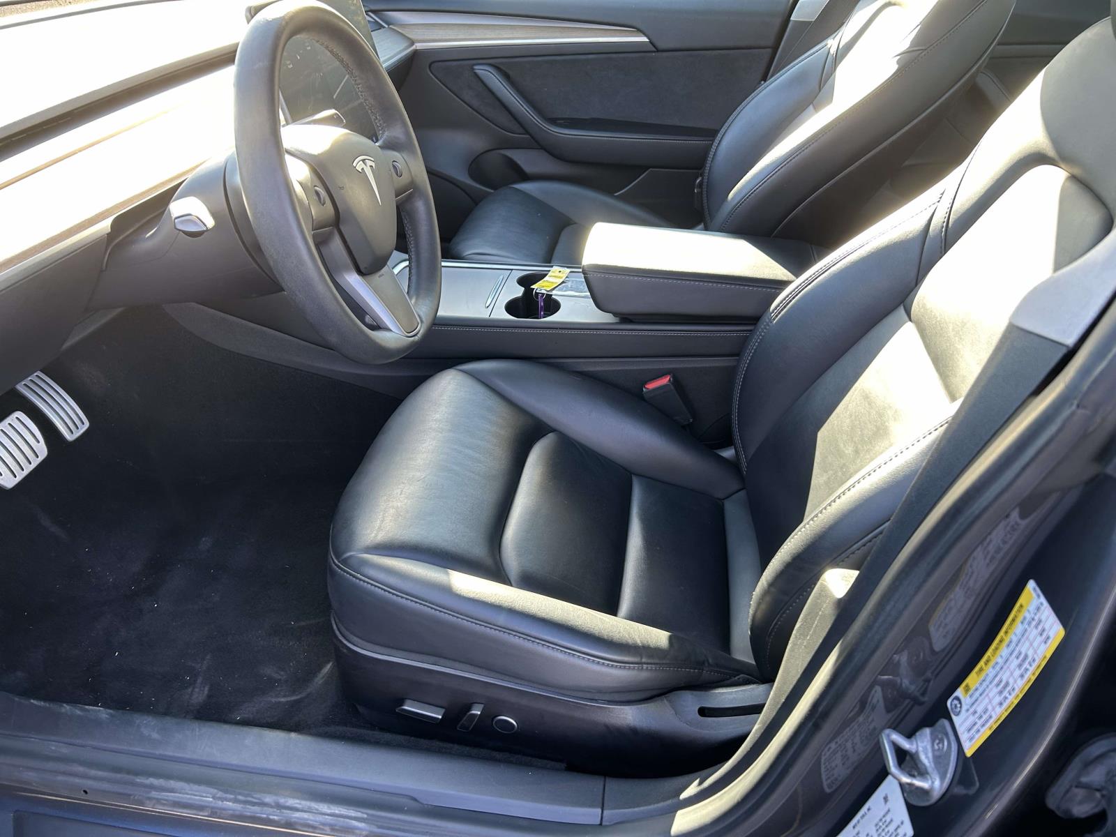 Vehicle photo 24
