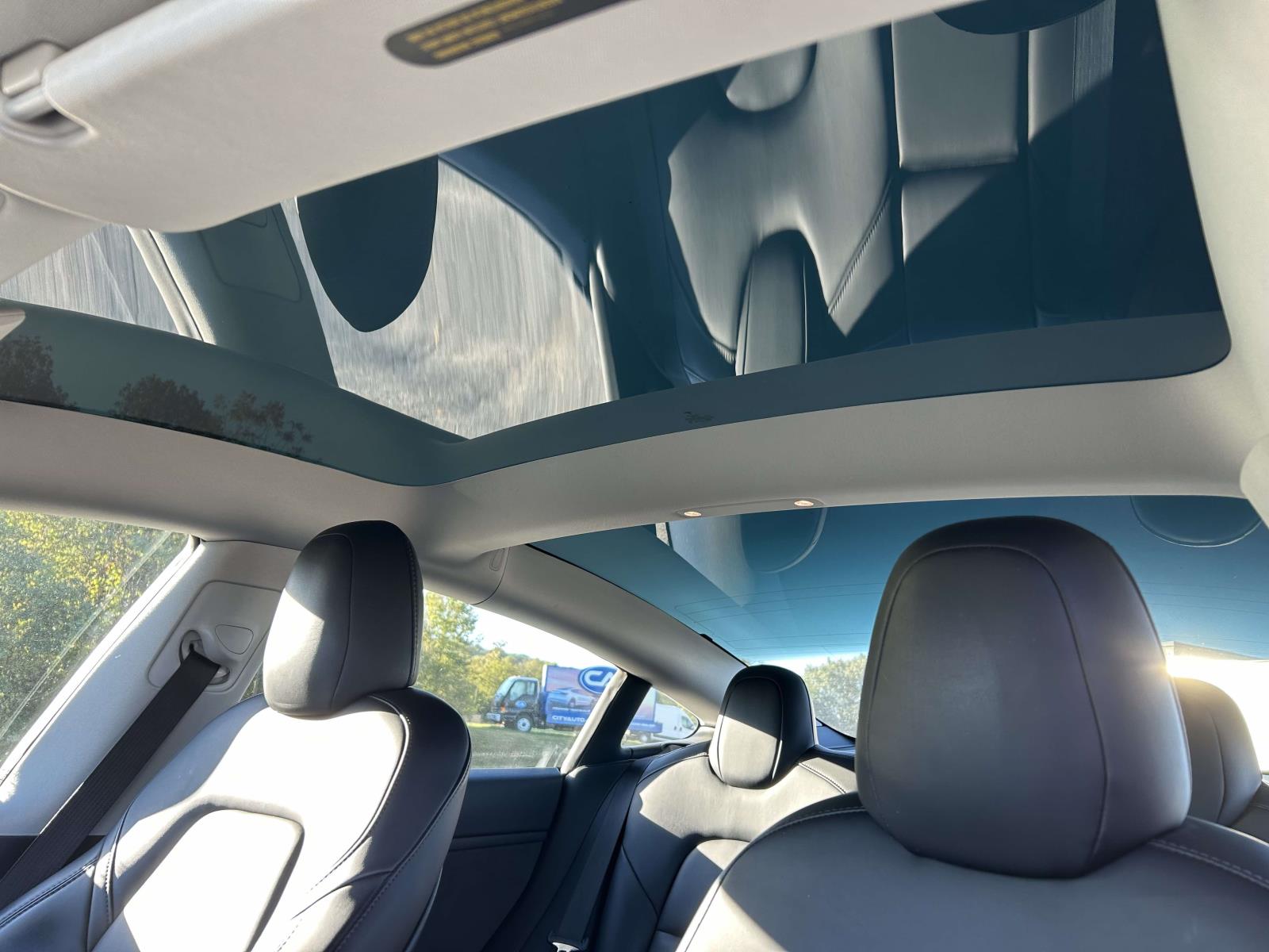 Vehicle photo 28