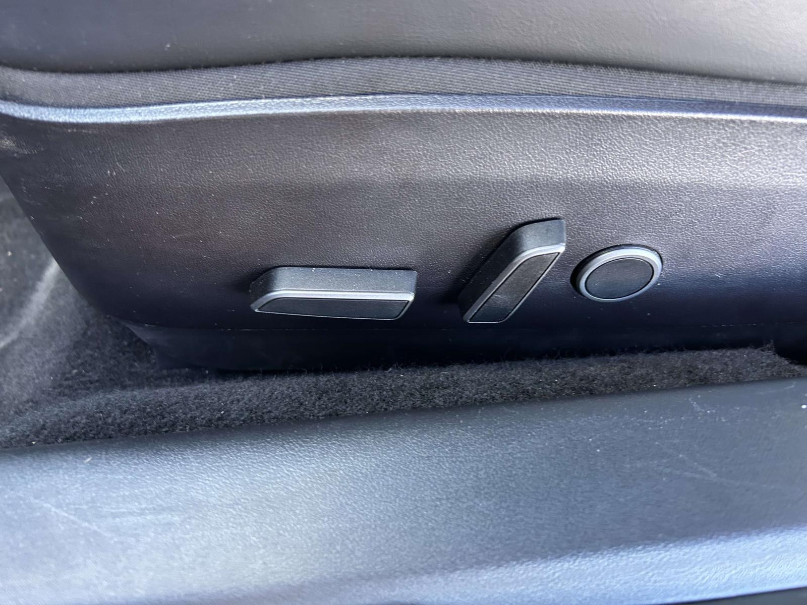 Vehicle photo 26