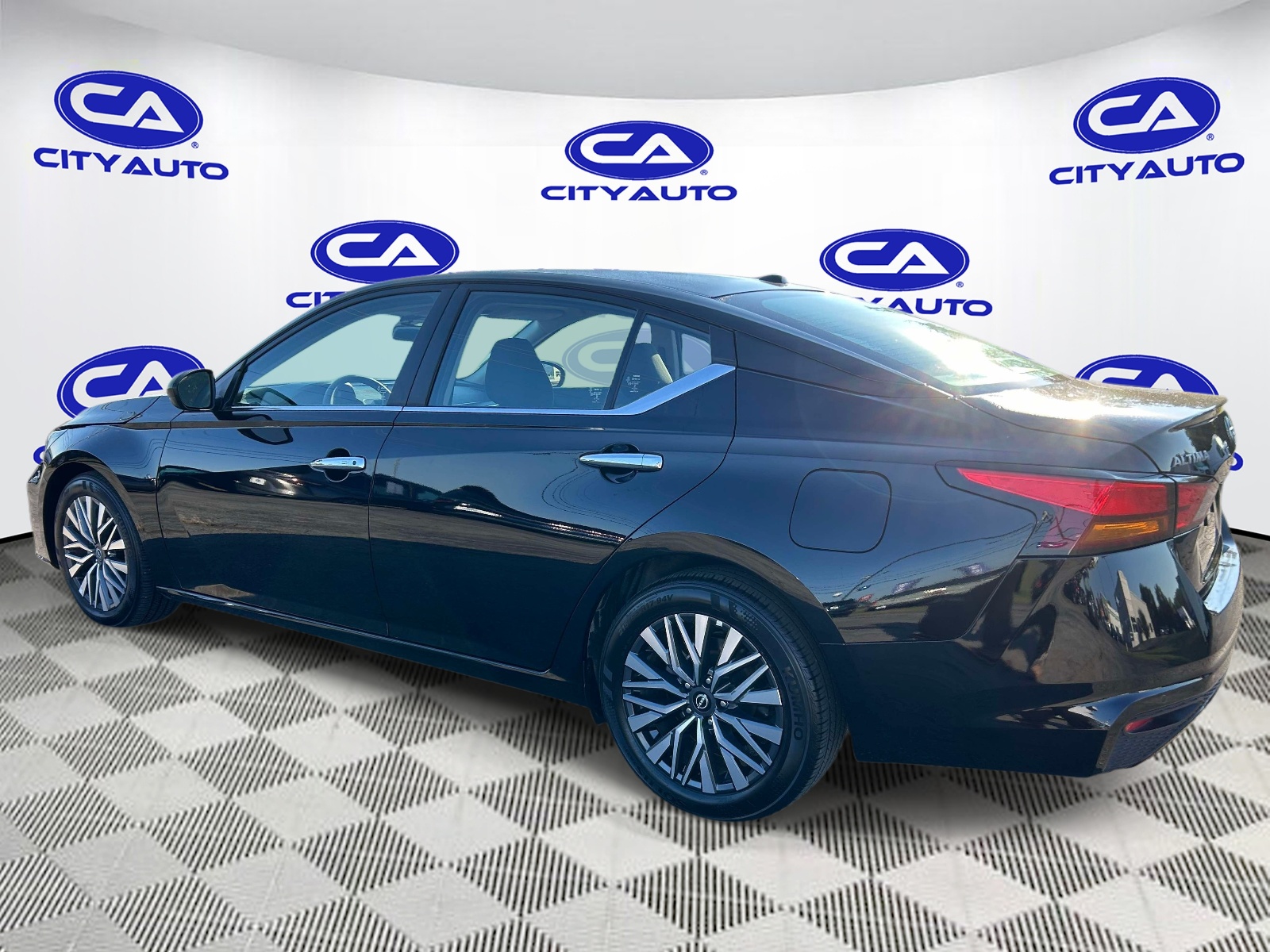 Used 2025 Nissan Altima Sedan