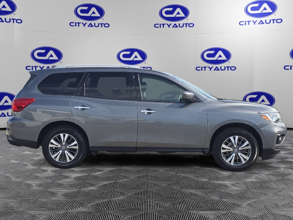 2020 Nissan Pathfinder S photo 2
