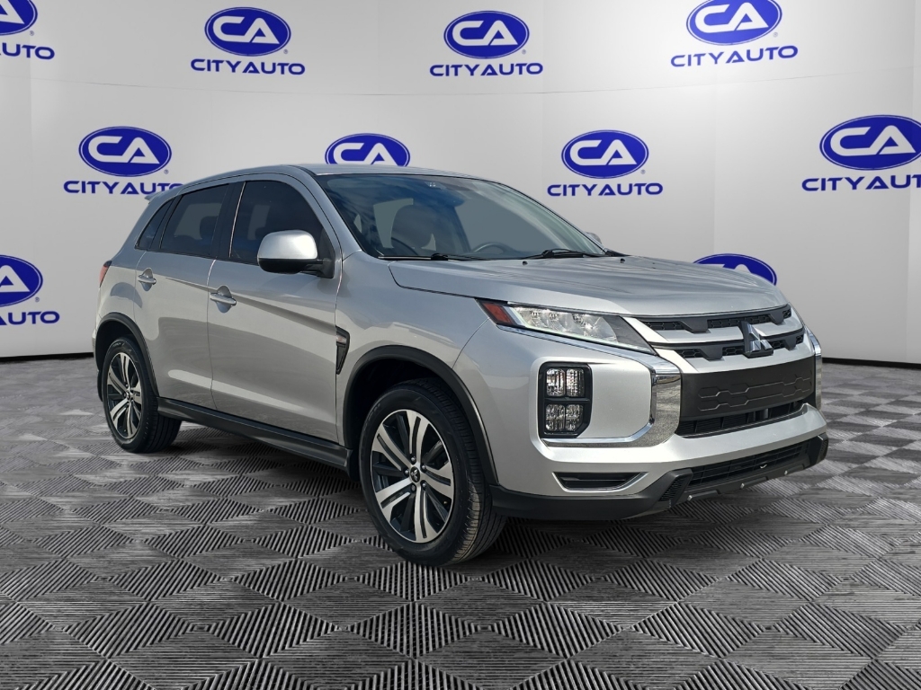 2023 Mitsubishi Outlander Sport ES's photo