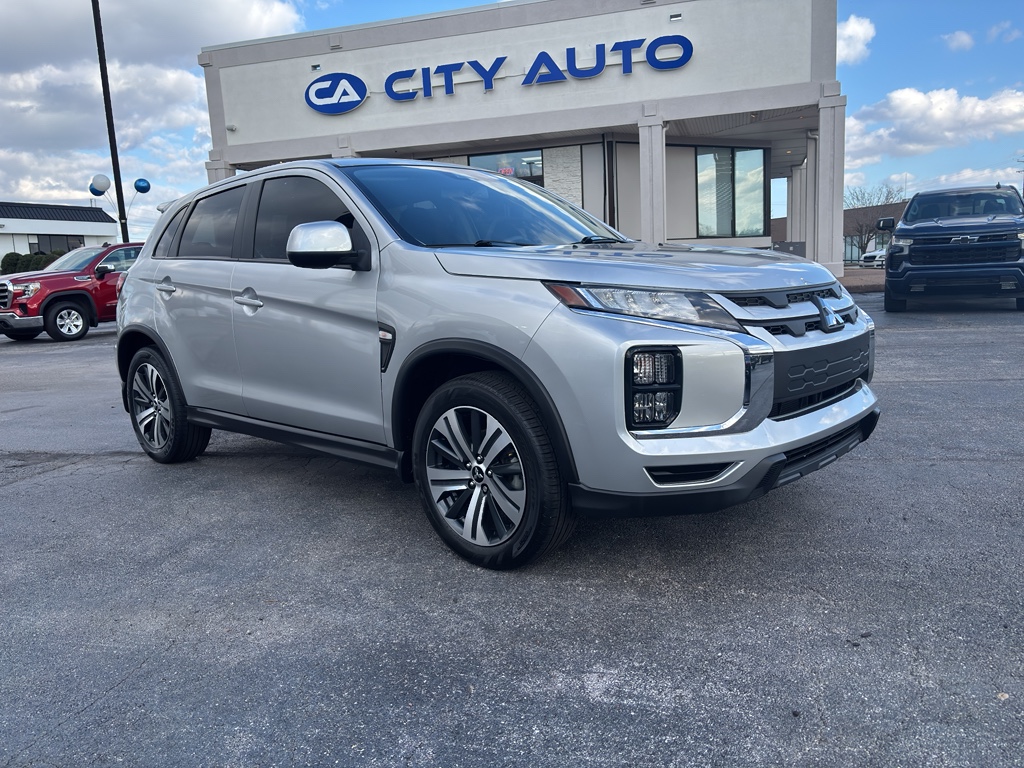 2023 Mitsubishi Outlander Sport ES's photo