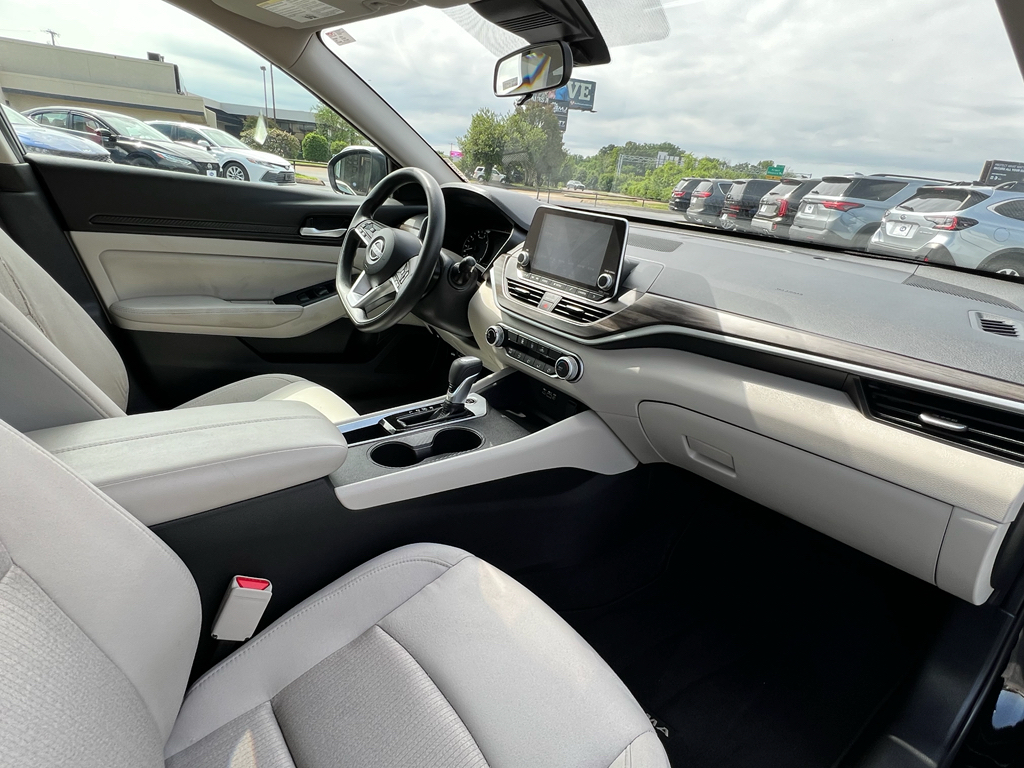 2025 Nissan Altima SV - Photo 10