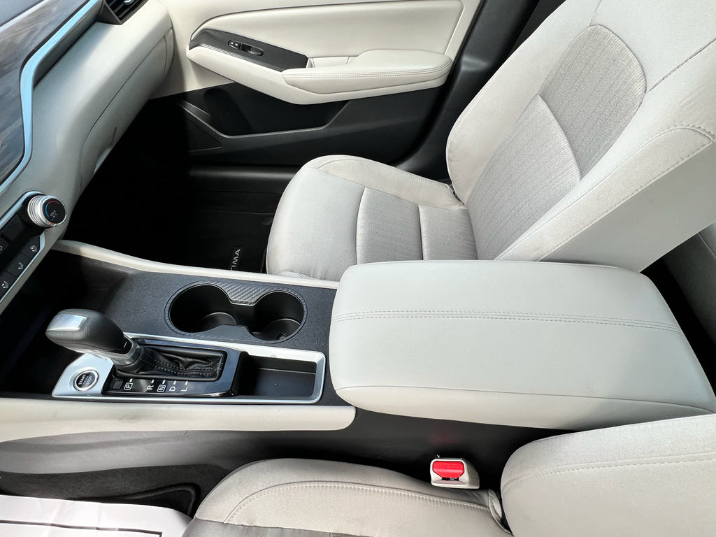 2025 Nissan Altima SV - Photo 24