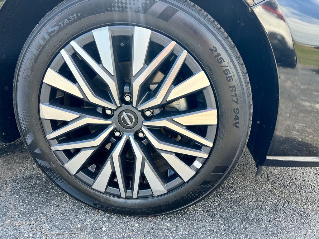 2025 Nissan Altima SV - Photo 9