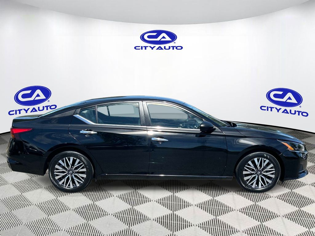 2025 Nissan Altima SV - Photo 6