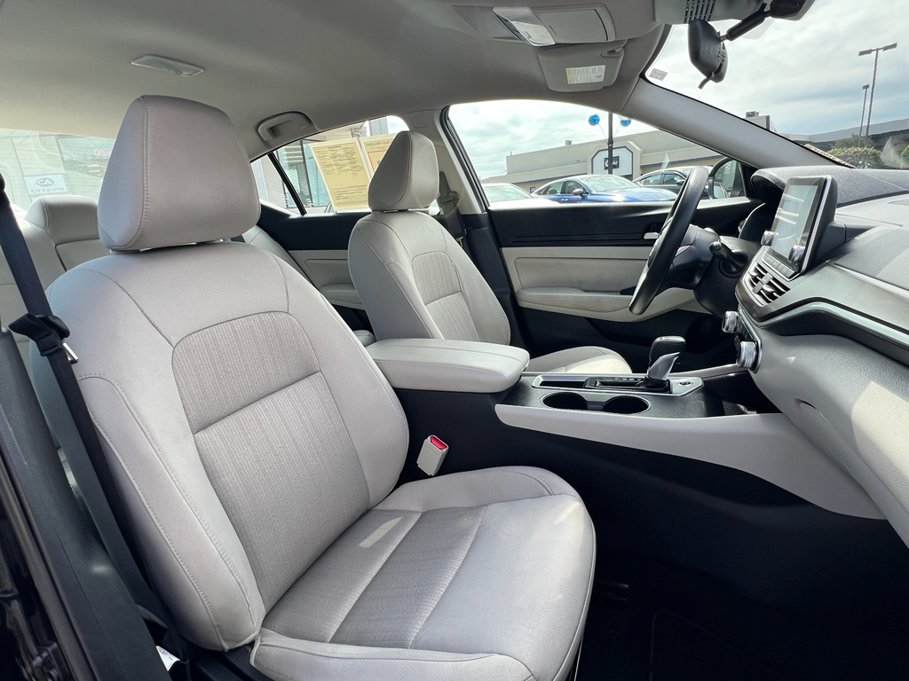 2025 Nissan Altima SV - Photo 11