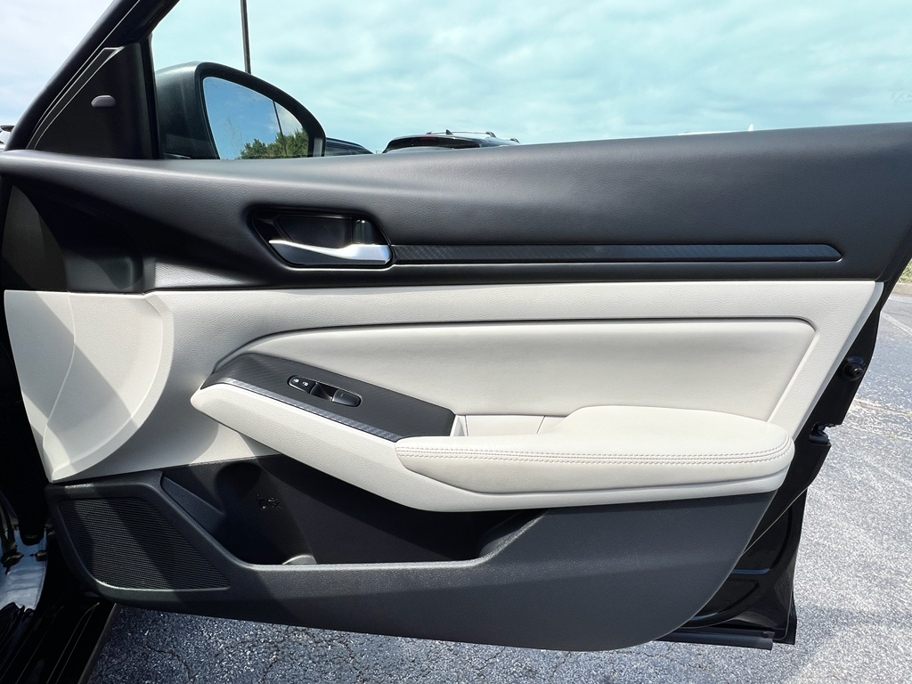 2025 Nissan Altima SV - Photo 12